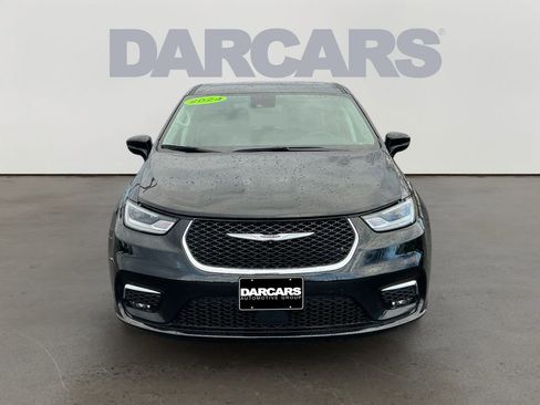 Used 2024 Chrysler Pacifica Touring-L FWD image 2