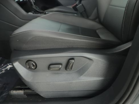 Used 2020 Volkswagen Tiguan SE R-Line image 11