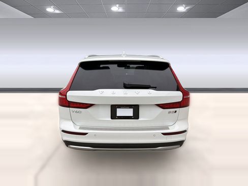 New 2026 Volvo V60 B5 Cross Country Ultra w/ Climate Package image 10