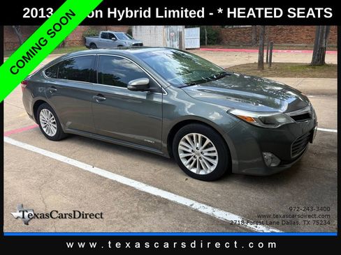 Used 2013 Toyota Avalon Limited w/ Technology Pkg FWD image 3