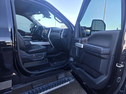 Used 2019 Ford F250 Lariat w/ Lariat Ultimate Package image 16