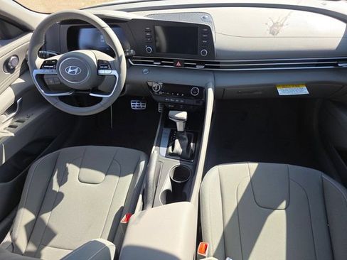 Used 2025 Hyundai Elantra Sport FWD image 17