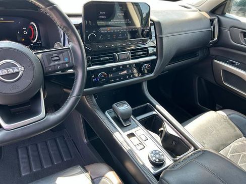 Used 2023 Nissan Pathfinder Platinum image 13