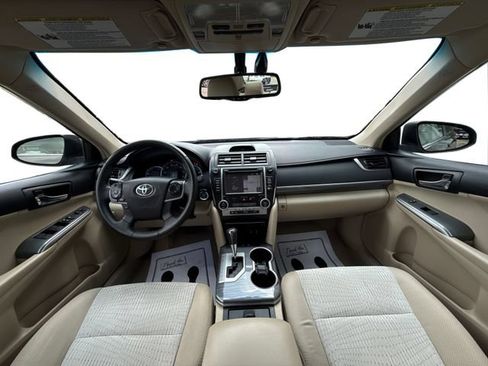 Used 2014 Toyota Camry XLE w/ Moonroof Package FWD image 30