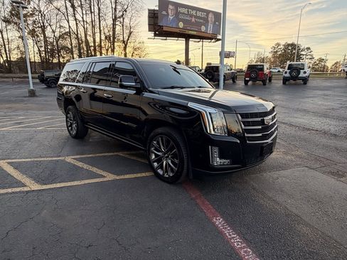 Used 2019 Cadillac Escalade ESV Premium Luxury w/ Escalade Sport Edition image 4