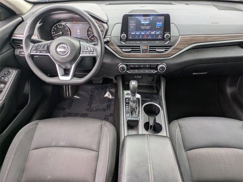 Used 2024 Nissan Altima 2.5 SV image 13