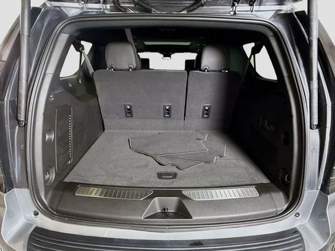 Used 2025 Chevrolet Suburban High Country AWD/4WD image 28