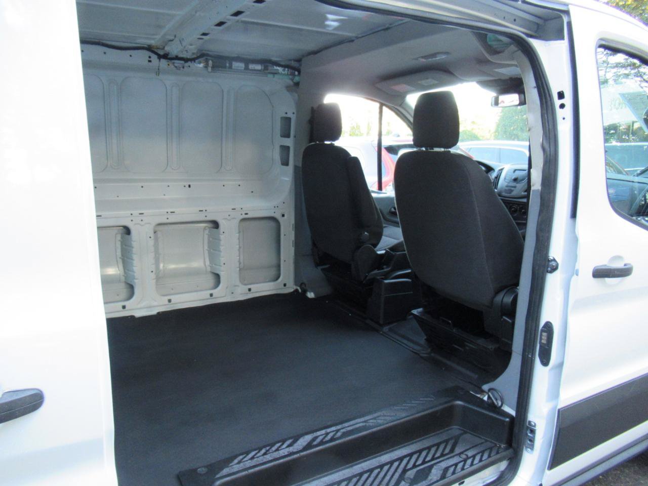 Used 2019 Ford Transit 150 130 Low Roof RWD image 17