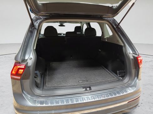Used 2022 Volkswagen Tiguan SE AWD/4WD image 15