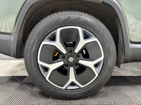 Used 2024 Rivian R1S Adventure AWD/4WD image 12