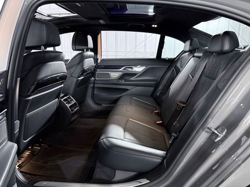 Used 2021 BMW 750i xDrive w/ Executive Package image 41
