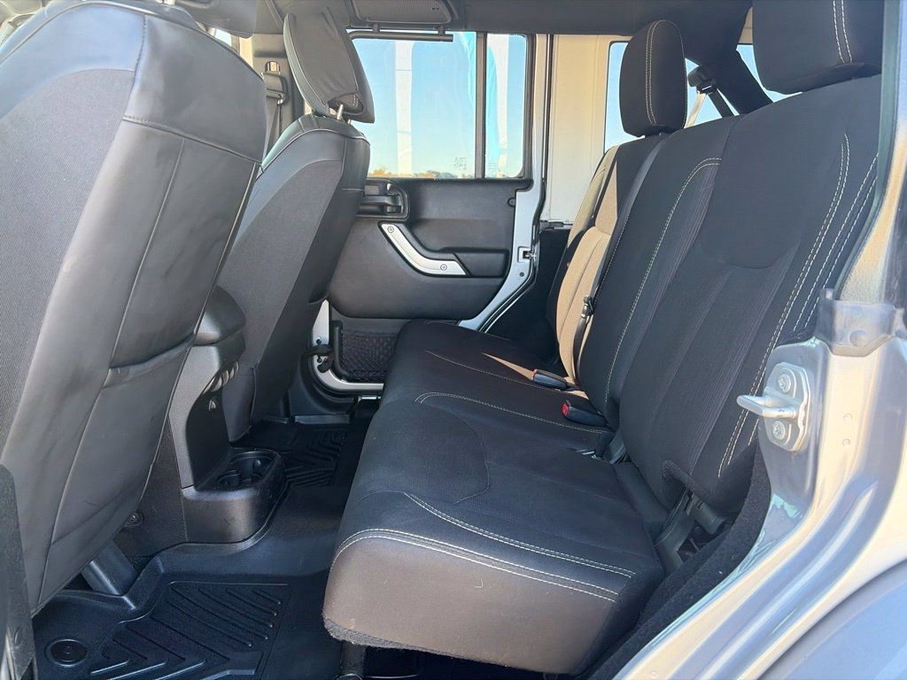 Used 2018 Jeep Wrangler Unlimited Sahara AWD/4WD image 23