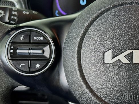 Used 2023 Kia Soul LX w/ LX Technology Package FWD image 13
