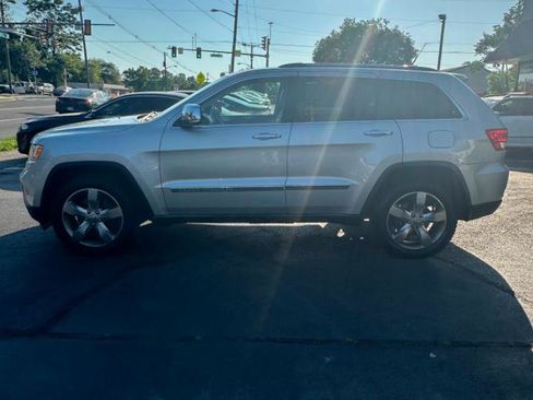 Used 2011 Jeep Grand Cherokee Limited w/ Luxury Group II AWD/4WD image 2