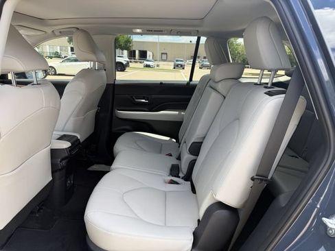 Certified 2025 Toyota Grand Highlander FWD image 29