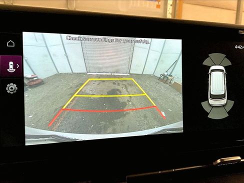 Used 2024 Kia Carnival EX image 20