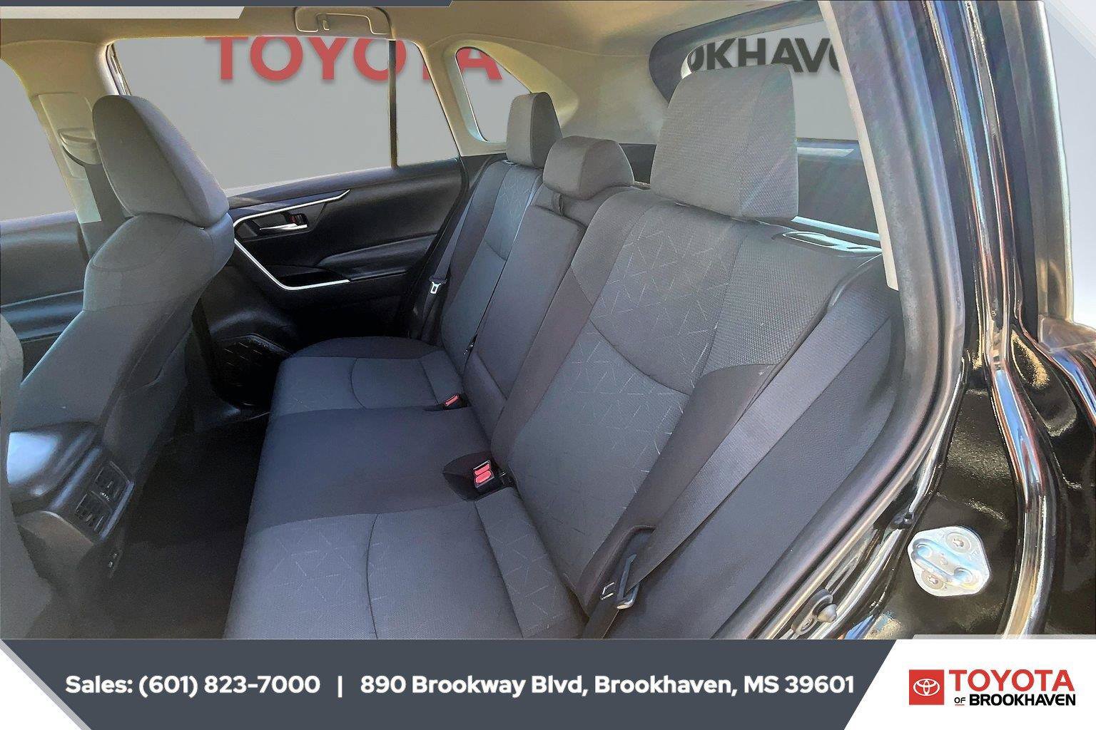 Used 2024 Toyota RAV4 XLE FWD image 19