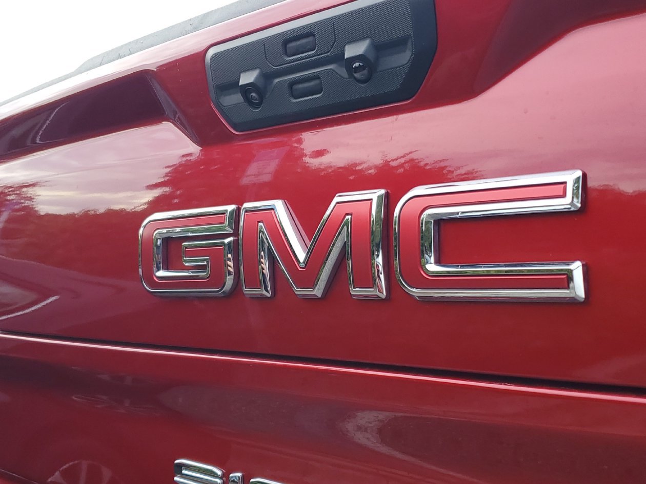 Used 2024 GMC Sierra 1500 AT4 w/ Technology Package AWD/4WD image 6