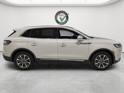 Used 2022 Lincoln Nautilus Reserve w/ Luxury Package FWD image 6