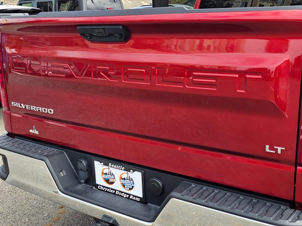 Used 2024 Chevrolet Silverado 1500 LT AWD/4WD image 12