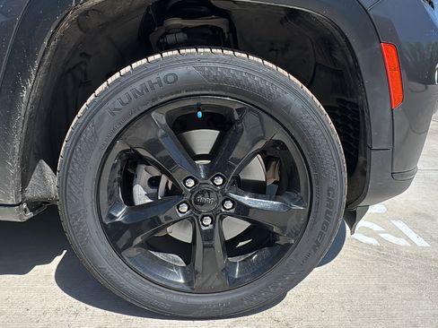 Used 2021 Jeep Grand Cherokee L Laredo image 19