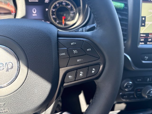 Used 2023 Jeep Cherokee Trailhawk AWD/4WD image 12