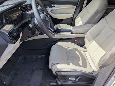 Used 2024 Audi Q8 e-tron Prestige image 17