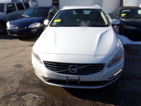 Used 2015 Volvo V60 T5 Premier image 2