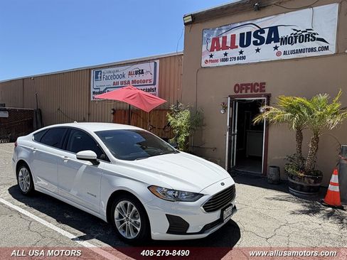Used 2019 Ford Fusion SE FWD image 3