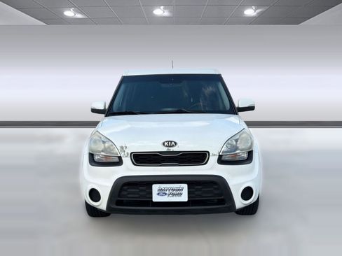 Used 2013 Kia Soul + FWD image 6