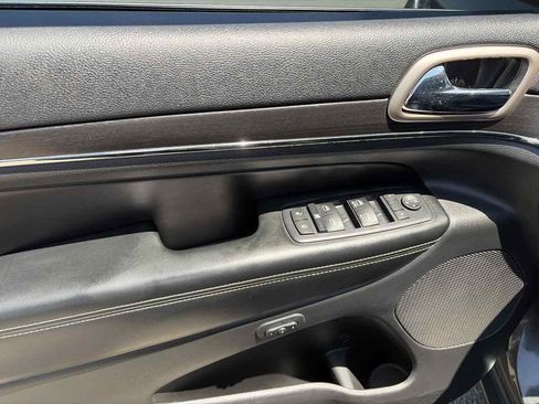 Used 2016 Jeep Grand Cherokee Limited AWD/4WD image 7