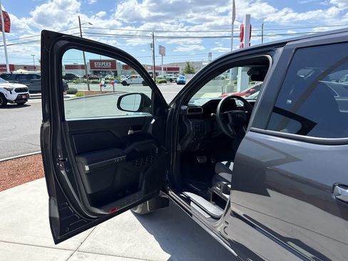 Used 2025 Toyota Tacoma TRD Sport AWD/4WD image 10
