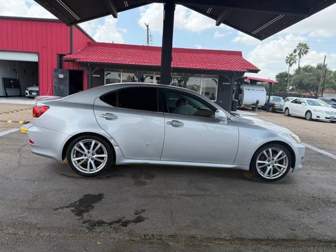 Used 2006 Lexus IS 250 w/ Preferred Accessory Pkg RWD image 3