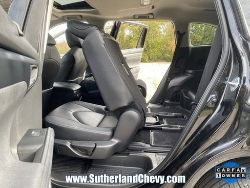 Used 2024 Toyota Highlander XLE image 37