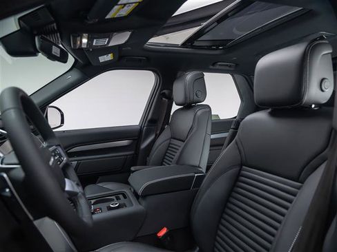 New 2026 Land Rover Discovery Limited Edition AWD/4WD image 16
