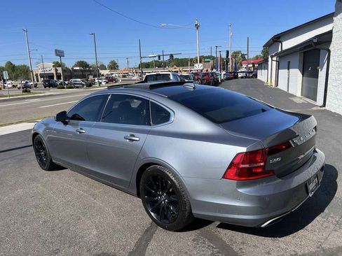 Used 2018 Volvo S90 T6 Momentum w/ Convenience Package image 3