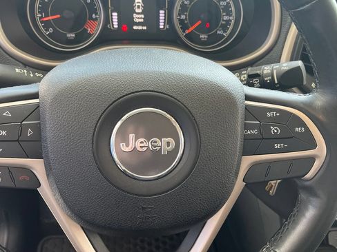 Used 2015 Jeep Cherokee Latitude w/ Cold Weather Group AWD/4WD image 19