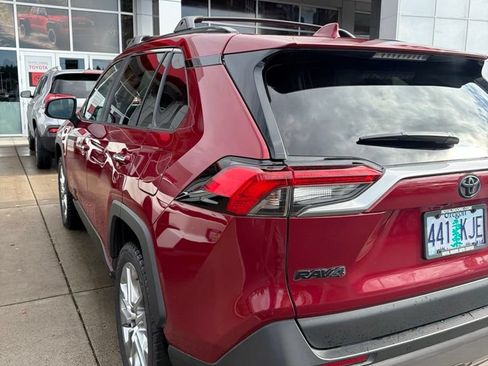 Used 2021 Toyota RAV4 Limited AWD/4WD image 6