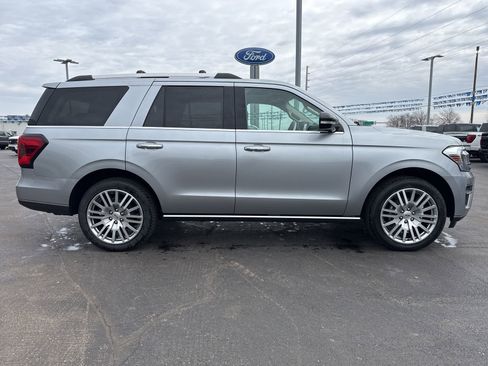 Used 2024 Ford Expedition Limited image 4