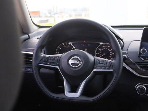 Used 2025 Nissan Altima 2.5 SV image 21