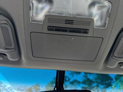 Used 2016 Toyota Camry XLE image 24