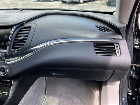 Used 2018 Chevrolet Impala Premier w/ Premier Convenience Package image 21