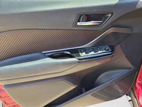 Used 2019 Toyota C-HR Limited FWD image 12