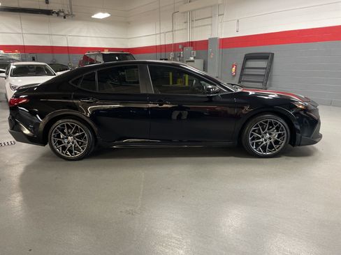 Used 2025 Toyota Camry SE image 11