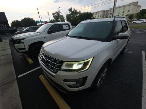 Used 2017 Ford Explorer Limited FWD image 2