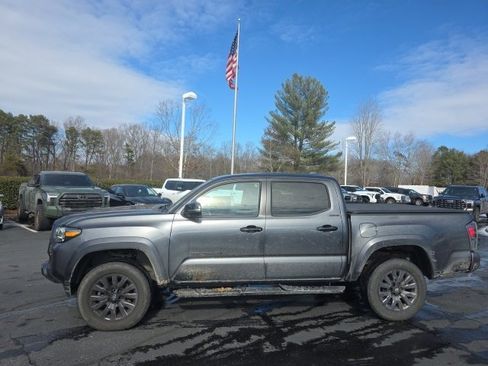 Used 2022 Toyota Tacoma Limited image 4