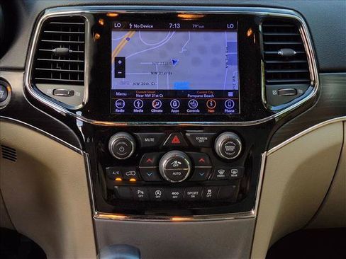 Used 2019 Jeep Grand Cherokee Limited AWD/4WD image 10