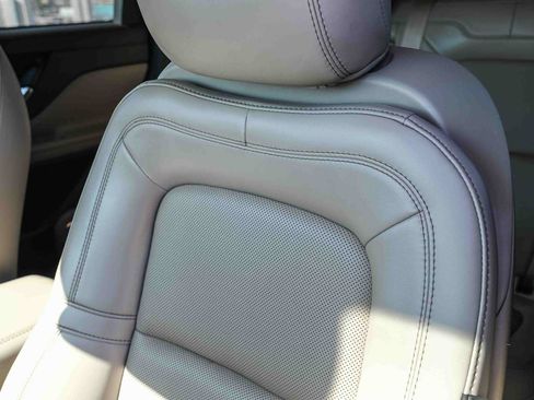 Used 2021 Lincoln Corsair FWD w/ Premium Package image 22
