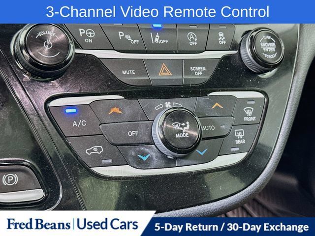 Used 2018 Chrysler Pacifica Limited w/ Tire & Wheel Group FWD image 23