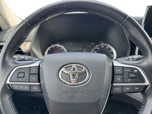 Used 2023 Toyota Highlander LE FWD image 19